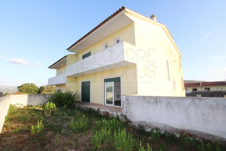 Moradia T4 para Venda em Valado dos Frades Foto 5