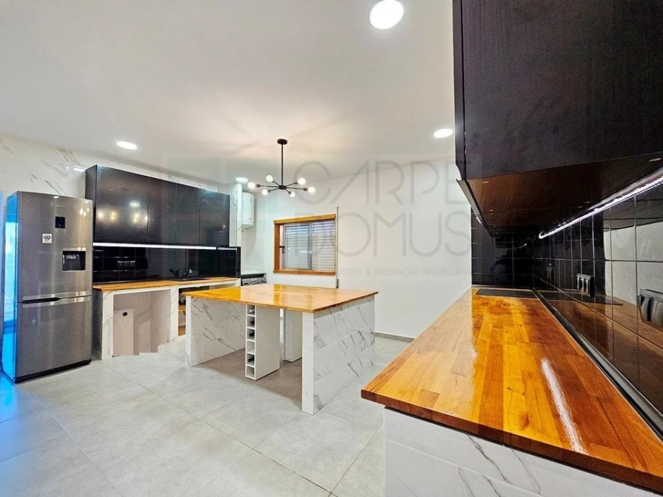 Moradia T4 para Venda em Lavos Foto 2