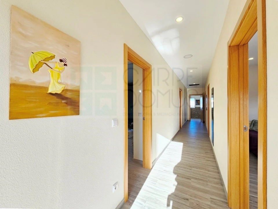 Moradia T4 para Venda em Lavos Foto 4