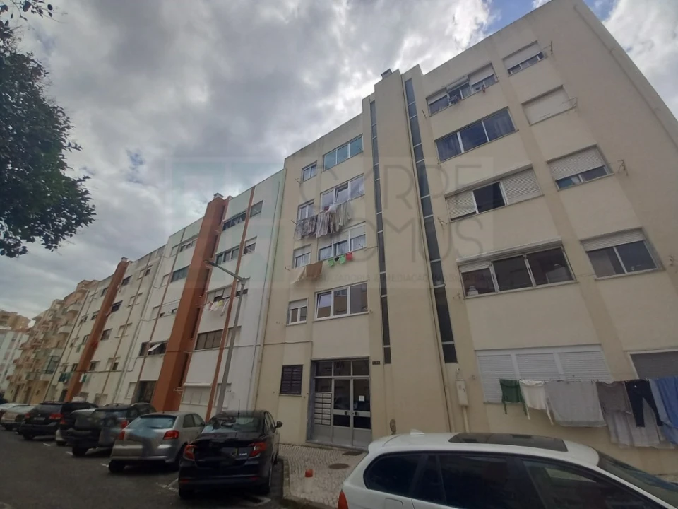 Apartamento T2 para Venda em Carregado e Cadafais Foto 1