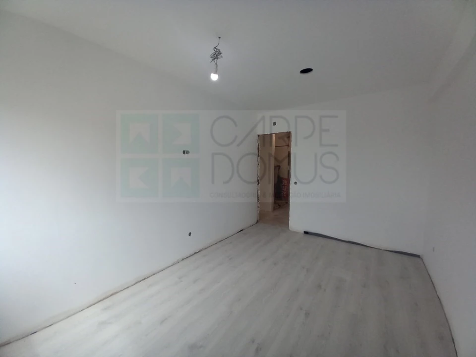 Apartamento T2 para Venda em Carregado e Cadafais Foto 13