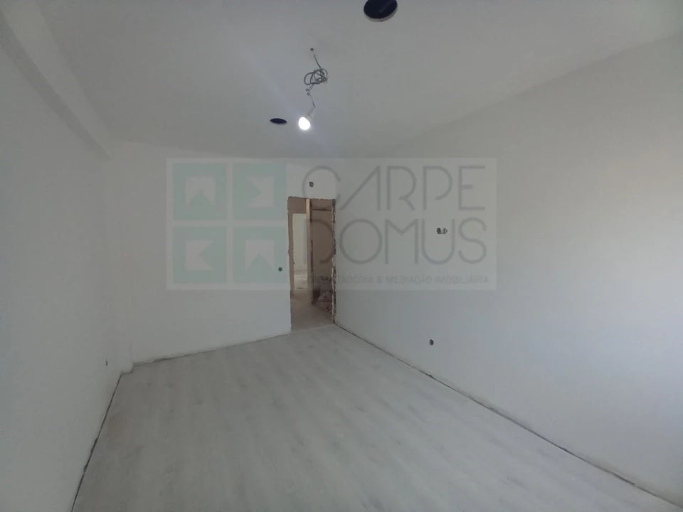 Apartamento T2 para Venda em Carregado e Cadafais Foto 19