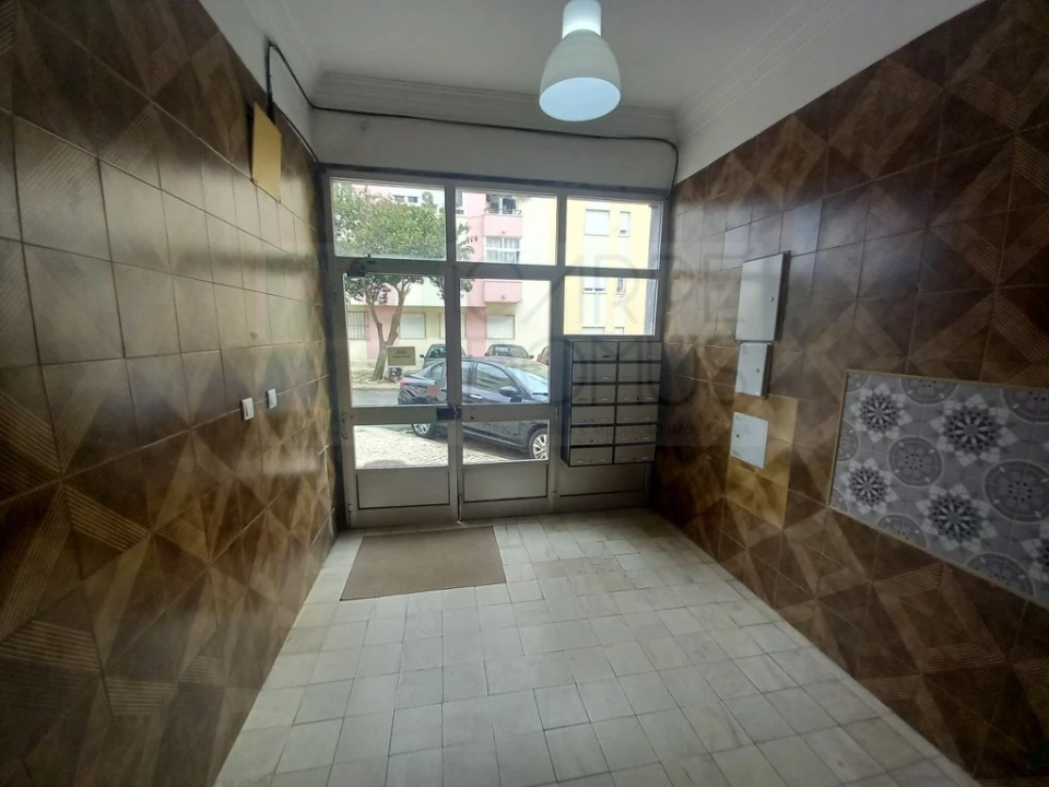 Apartamento T2 para Venda em Carregado e Cadafais Foto 24