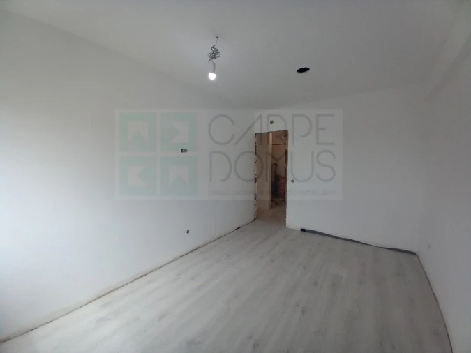 Apartamento T2 para Venda em Carregado e Cadafais Foto 13