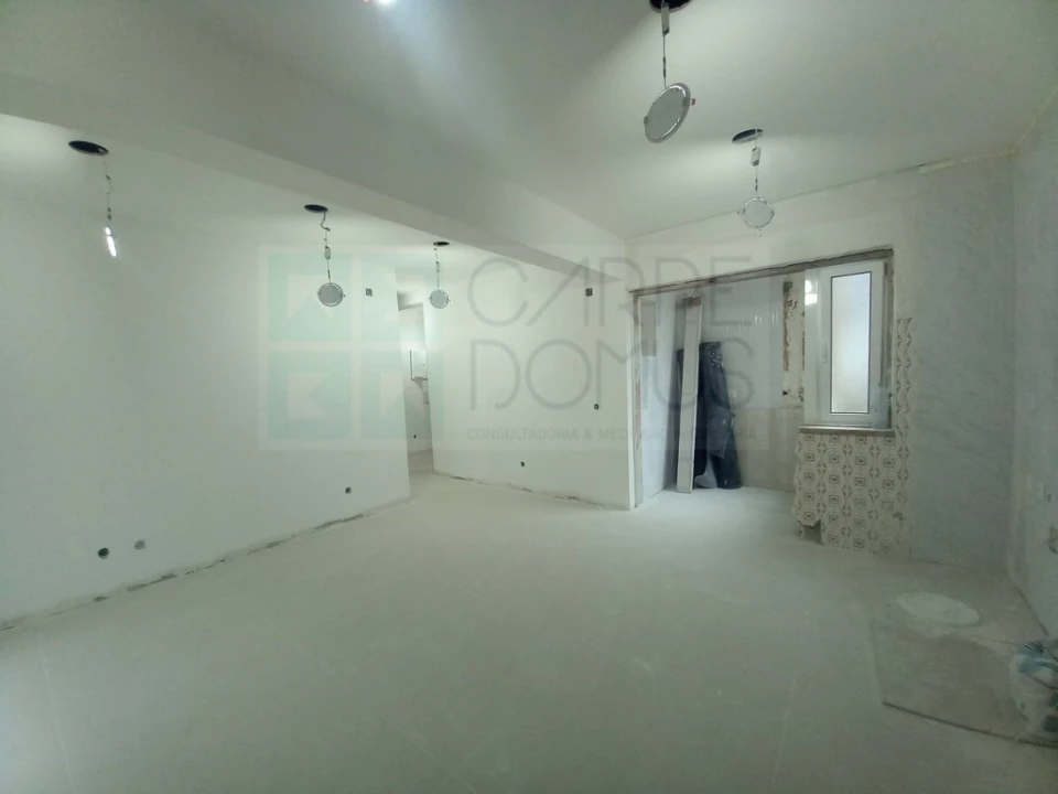 Apartamento T2 para Venda em Laranjeiro e Feijó Foto 2