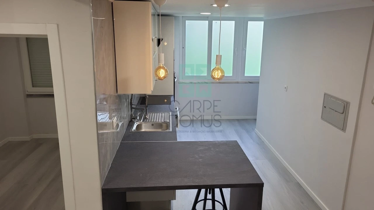 Apartamento T2 para Venda em Benfica Foto 5