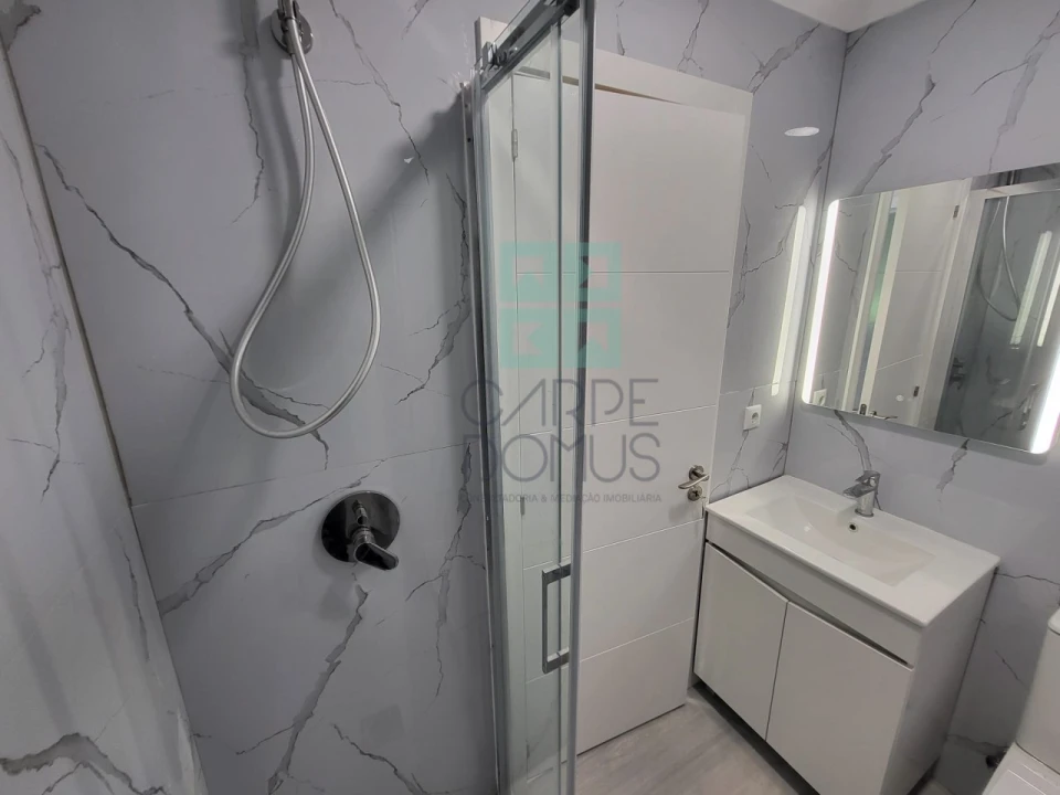 Apartamento T2 para Venda em Benfica Foto 6