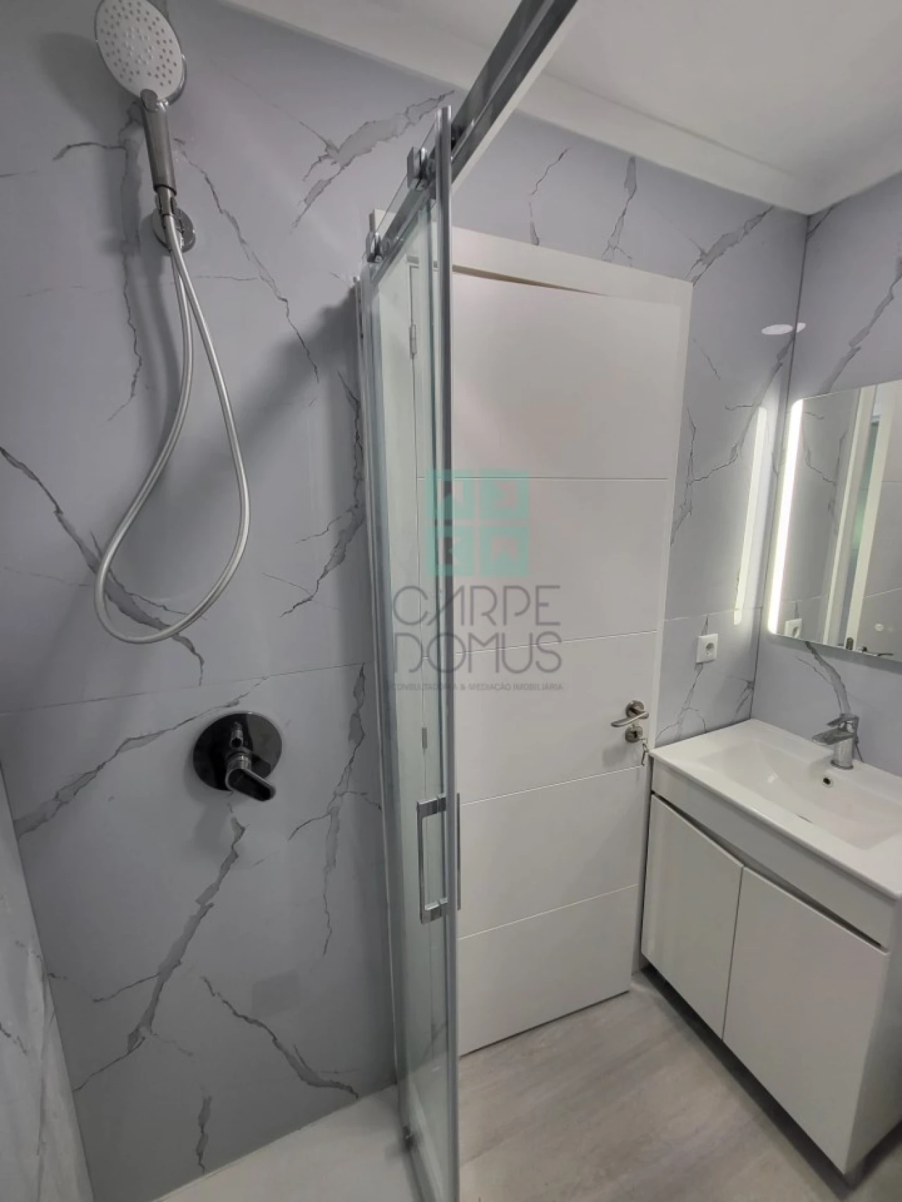 Apartamento T2 para Venda em Benfica Foto 9