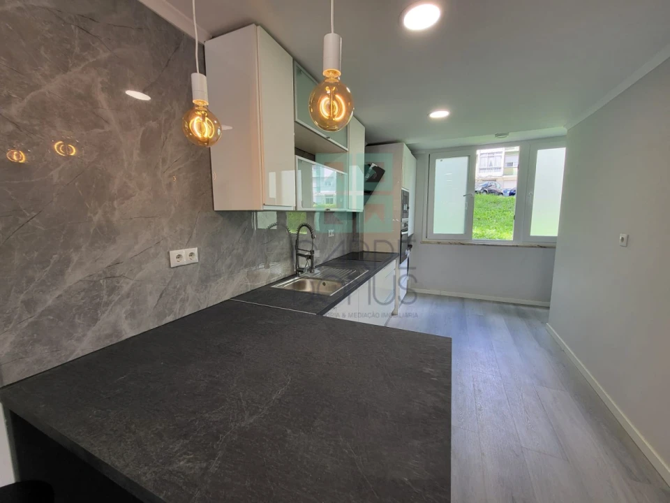 Apartamento T2 para Venda em Benfica Foto 12