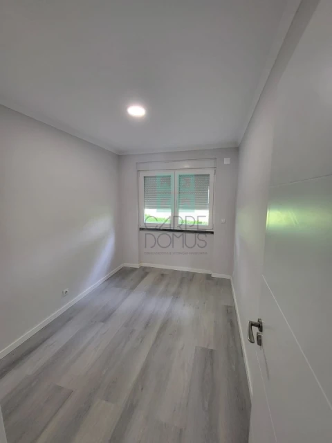 Apartamento T2 para Venda em Benfica