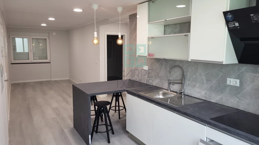 Apartamento T2 para Venda em Benfica Foto 3