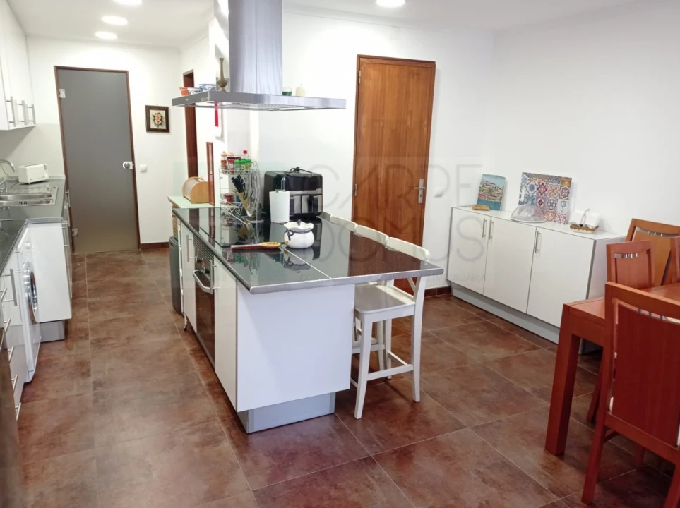 Apartamento T4 para Venda em Alvalade Foto 2