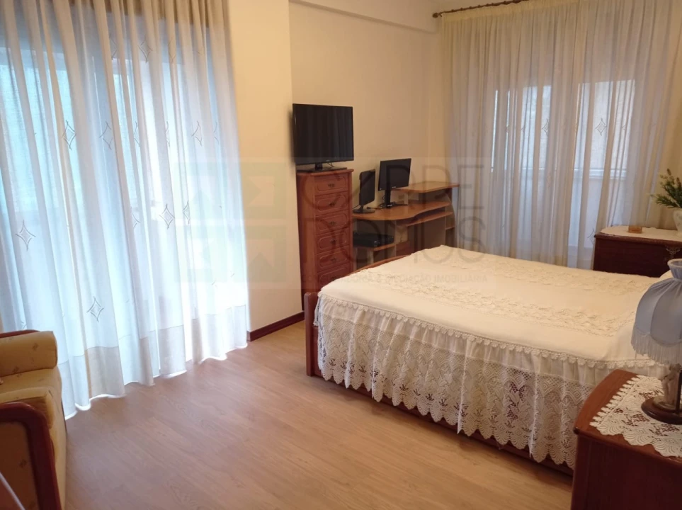 Apartamento T4 para Venda em Alvalade Foto 12