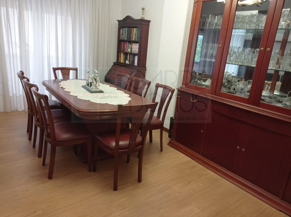 Apartamento T4 para Venda em Alvalade Foto 24