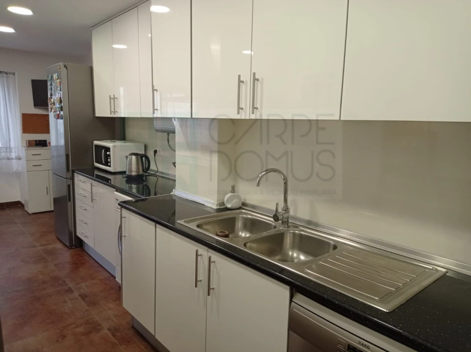 Apartamento T4 para Venda em Alvalade Foto 4