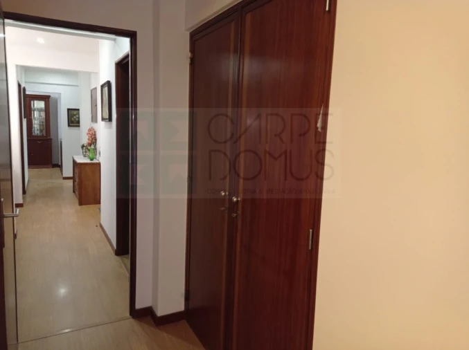 Apartamento T4 para Venda em Alvalade Foto 9