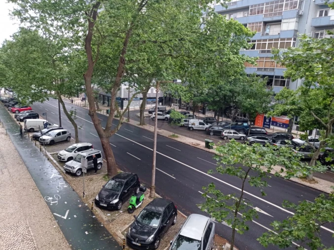 Apartamento T4 para Venda em Alvalade Foto 6