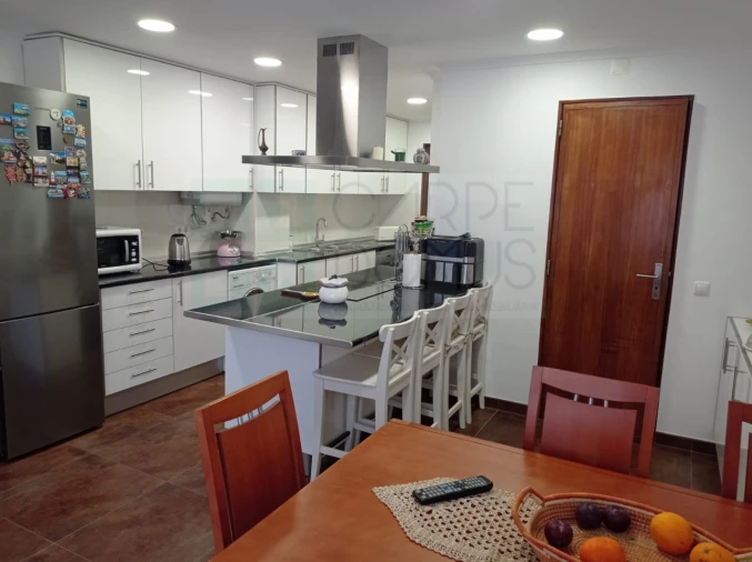 Apartamento T4 para Venda em Alvalade Foto 1