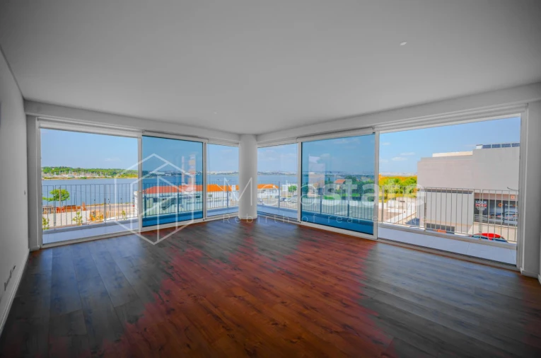 Apartamento T3 para Venda em Seixal, Arrentela e Aldeia de Paio Pires Foto 1