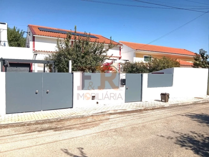 Moradia T6 para Venda em Azeitão (São Lourenço e São Simão)