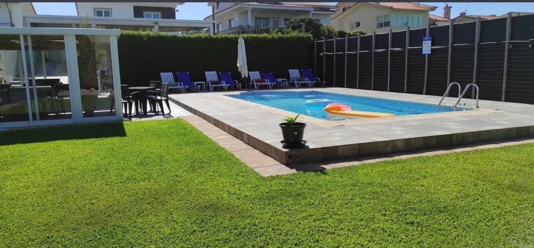 Moradia T4 para Venda em Rio Mau e Arcos Foto 10