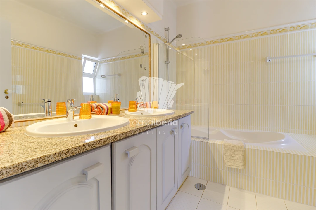 Moradia T4 para Venda em Lagoa e Carvoeiro Foto 24