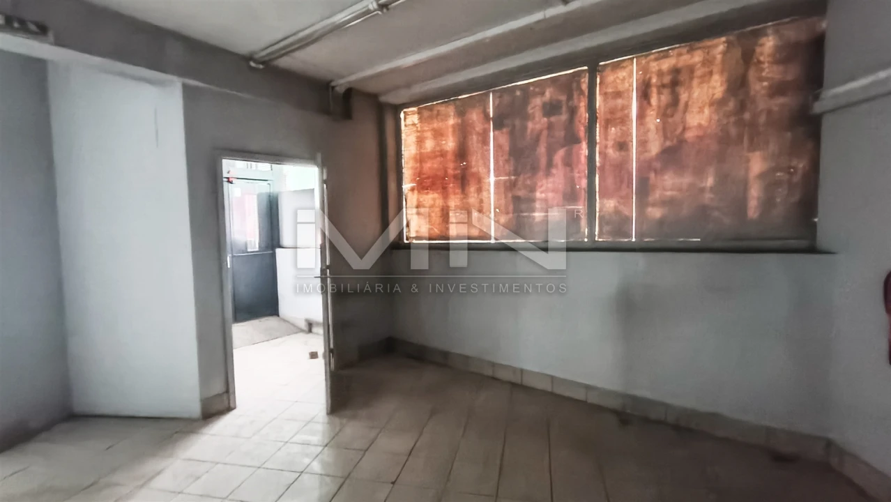 Loja para Arrendamento em Gondomar (São Cosme), Valbom e Jovim Foto 13