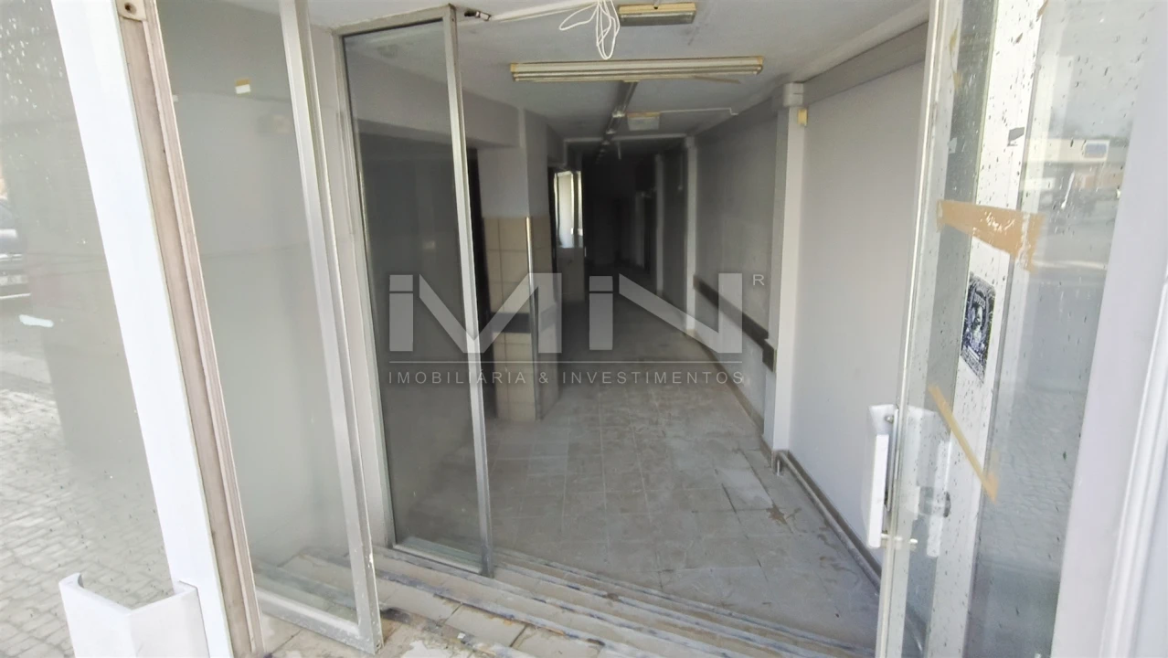 Loja para Arrendamento em Gondomar (São Cosme), Valbom e Jovim Foto 9