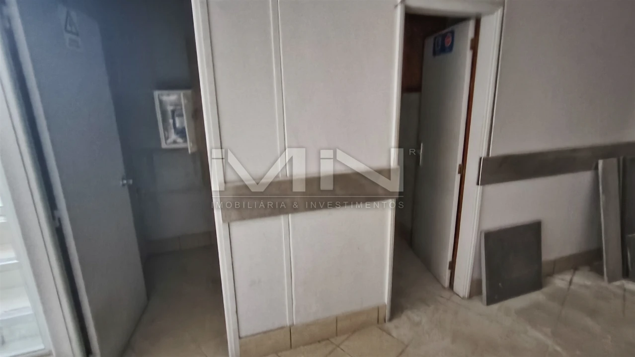 Loja para Arrendamento em Gondomar (São Cosme), Valbom e Jovim Foto 11