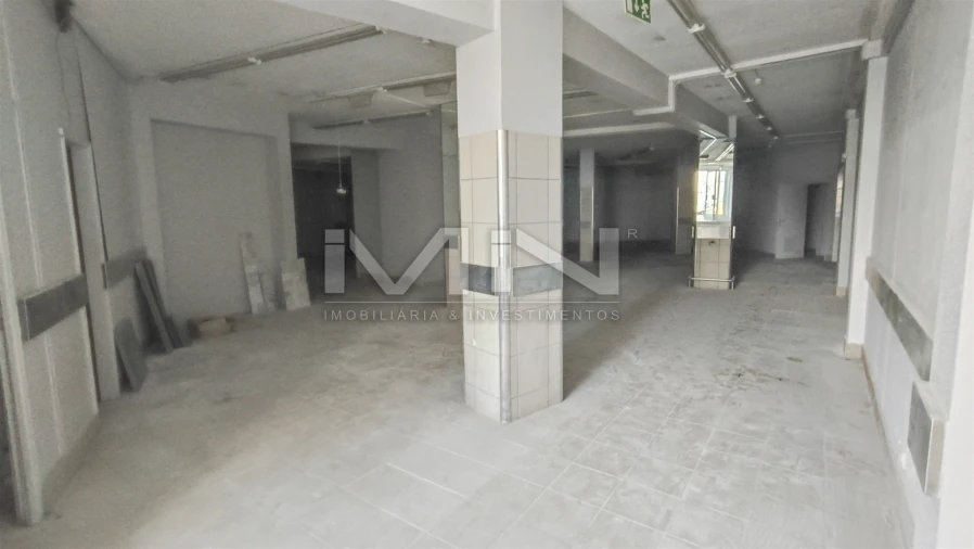 Loja para Arrendamento em Gondomar (São Cosme), Valbom e Jovim Foto 10