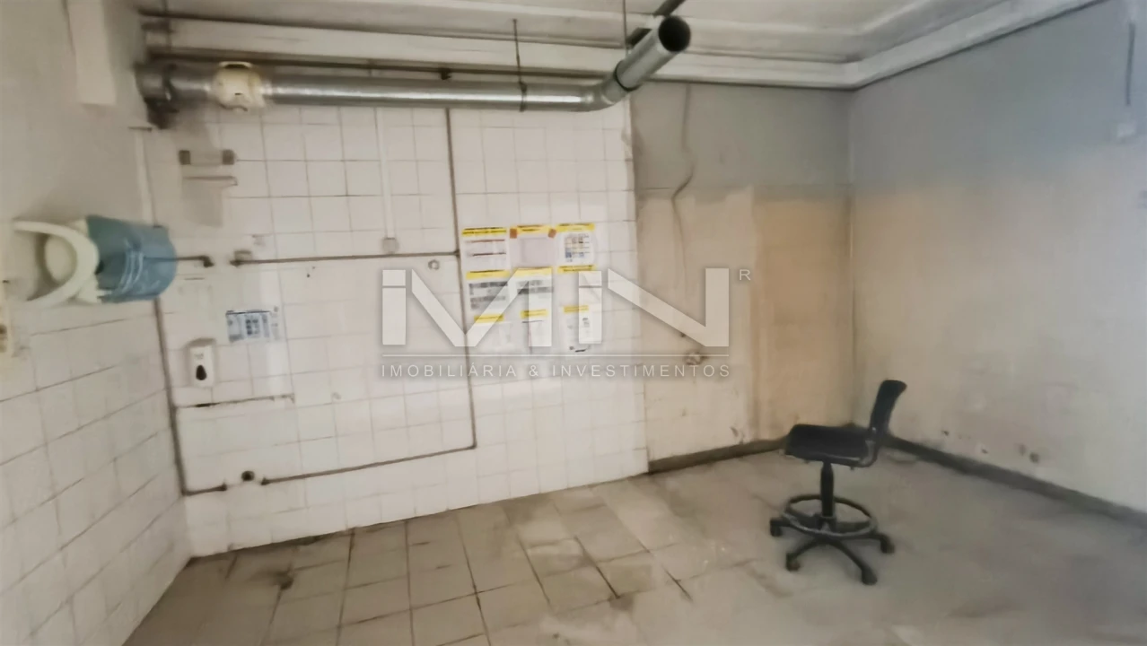 Loja para Arrendamento em Gondomar (São Cosme), Valbom e Jovim Foto 14