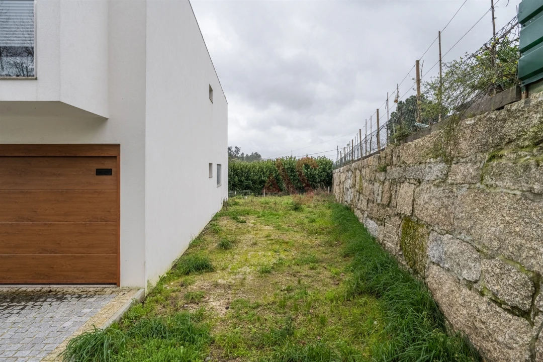 Moradia T3 para Venda em Infias Foto 6