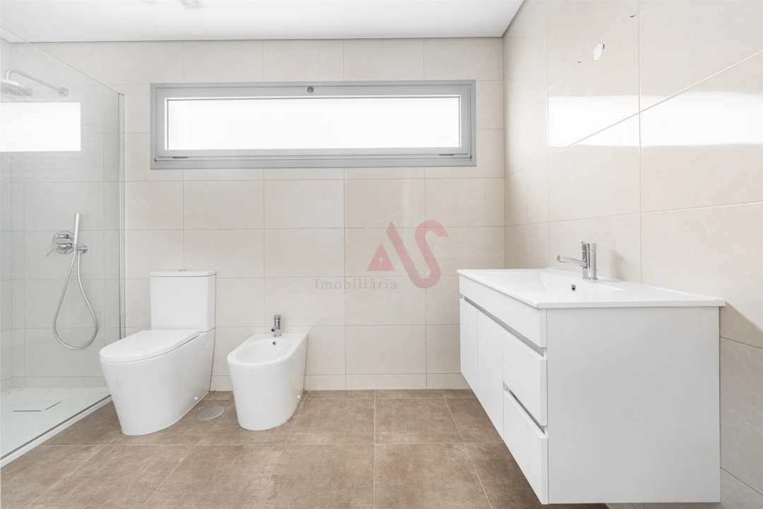 Moradia T3 para Venda em Infias Foto 21