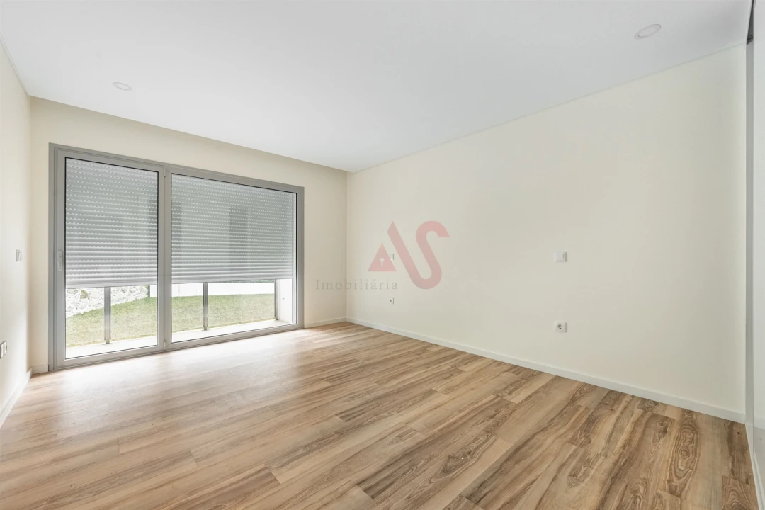 Moradia T3 para Venda em Infias Foto 27