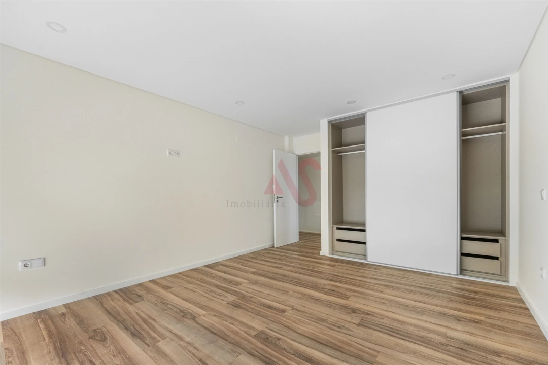 Moradia T3 para Venda em Infias Foto 25