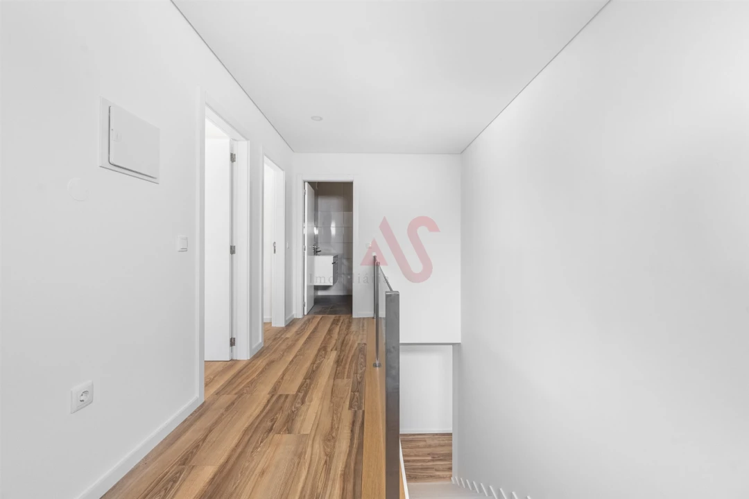 Moradia T3 para Venda em Infias Foto 18