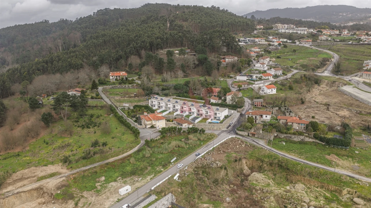 Moradia T3 para Venda em Infias Foto 32