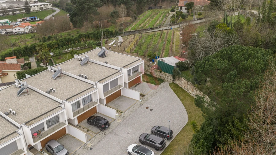 Moradia T3 para Venda em Infias Foto 4