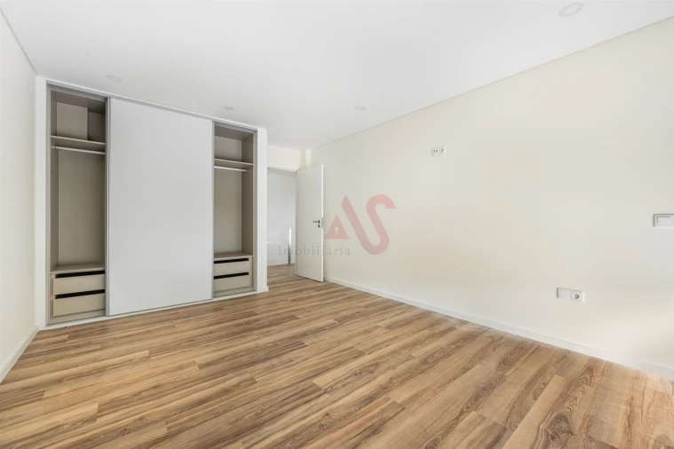 Moradia T3 para Venda em Infias Foto 28