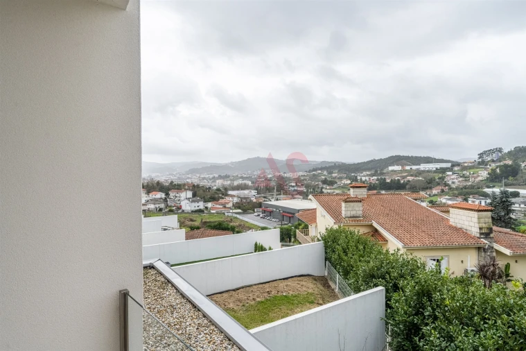 Moradia T3 para Venda em Infias Foto 23