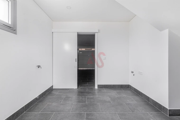 Moradia T3 para Venda em Infias Foto 13