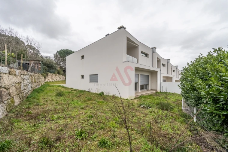 Moradia T3 para Venda em Infias Foto 15