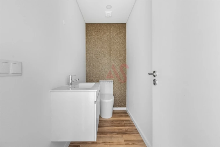 Moradia T3 para Venda em Infias Foto 12