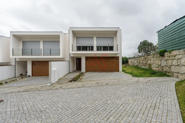 Moradia T3 para Venda em Infias Foto 2