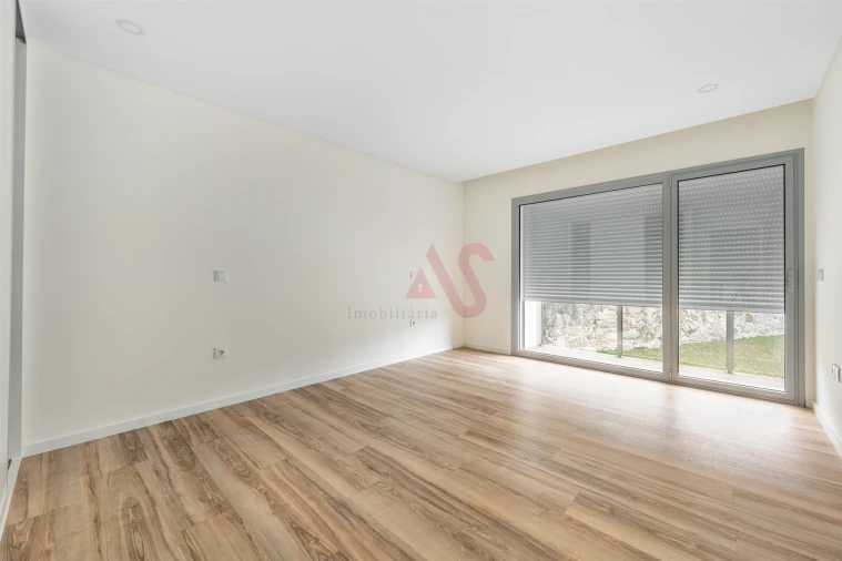 Moradia T3 para Venda em Infias Foto 24