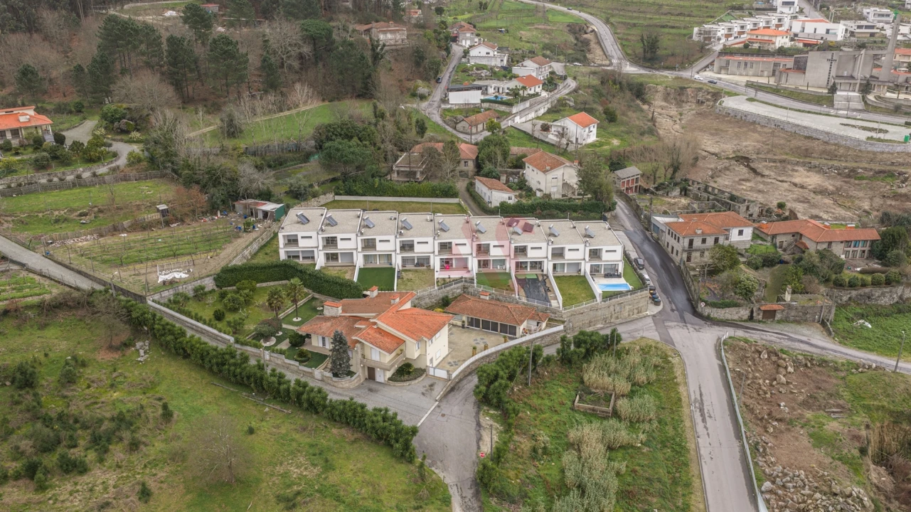 Moradia T3 para Venda em Infias Foto 31