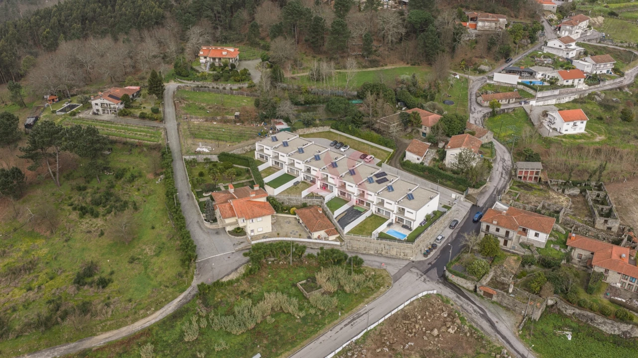 Moradia T3 para Venda em Infias Foto 30