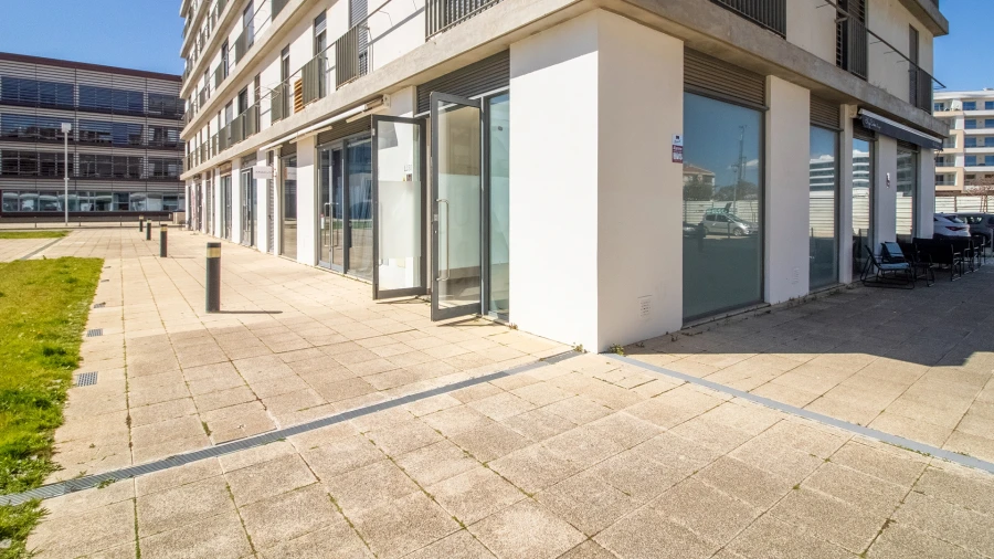 Loja para Venda em Lagos (São Sebastião e Santa Maria) Foto 1