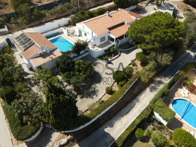 Moradia T5 para Venda em Lagos (São Sebastião e Santa Maria) Foto 1