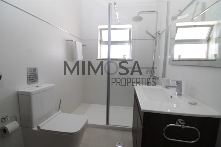 Moradia T5 para Venda em Lagos (São Sebastião e Santa Maria) Foto 35